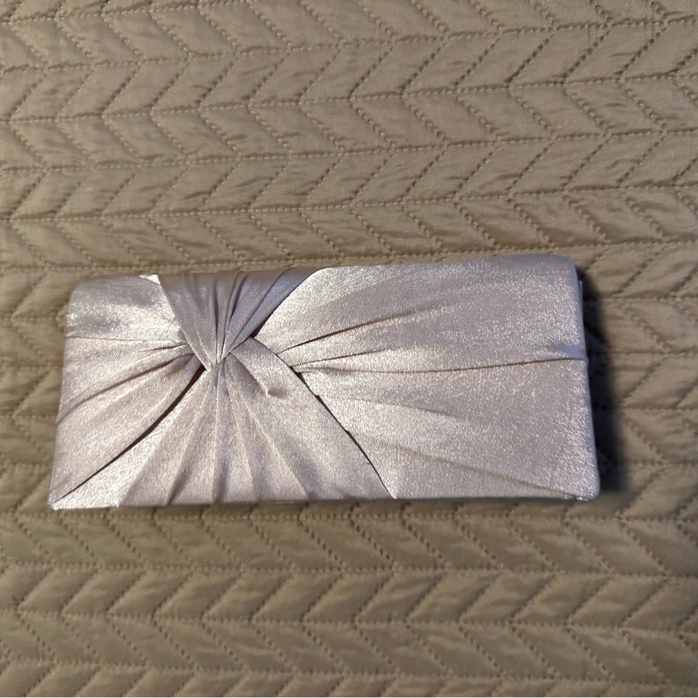 EUC Gorgeous Silvery-Gold Clutch Bag